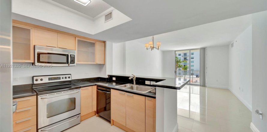 Condominio en Hollywood, Florida, 1 dormitorio № 1991058