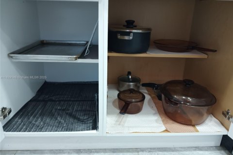 Купить коммерческую недвижимость в Холливуд, Флорида 221.29м2, № 1800975 - фото 13