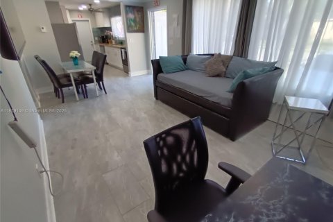 Купить коммерческую недвижимость в Холливуд, Флорида 221.29м2, № 1800975 - фото 4