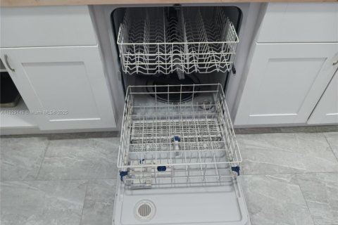 Купить коммерческую недвижимость в Холливуд, Флорида 221.29м2, № 1800975 - фото 12