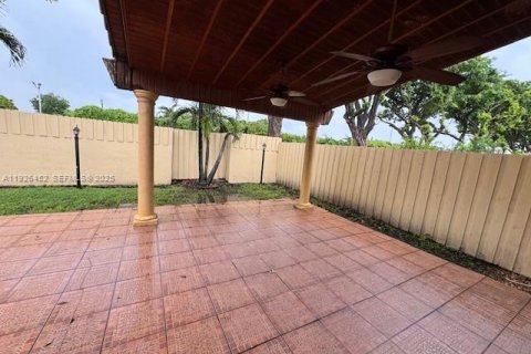 Villa ou maison à louer à Miami, Floride: 3 chambres, 178.28 m2 № 1987961 - photo 13