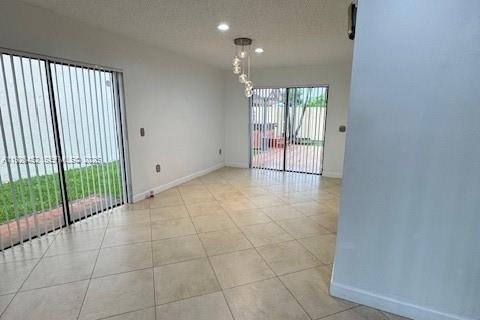 Villa ou maison à louer à Miami, Floride: 3 chambres, 178.28 m2 № 1987961 - photo 2