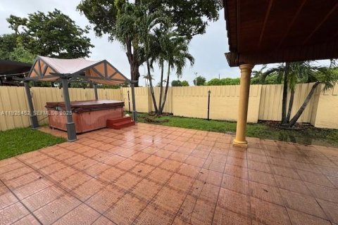 Villa ou maison à louer à Miami, Floride: 3 chambres, 178.28 m2 № 1987961 - photo 12
