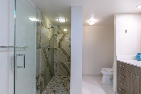 Condo in Hallandale Beach, Florida, 1 bedroom  № 1702863 - photo 16