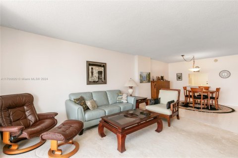 Condo in Hallandale Beach, Florida, 1 bedroom  № 1702863 - photo 7
