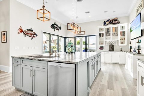 Villa ou maison à vendre à Cape Coral, Floride: 5 chambres, 330.92 m2 № 2389439 - photo 24