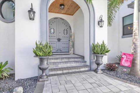 Villa ou maison à vendre à Cape Coral, Floride: 5 chambres, 330.92 m2 № 2389439 - photo 9
