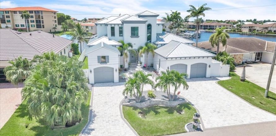Villa ou maison à Cape Coral, Floride 5 chambres, 330.92 m2 № 2389439