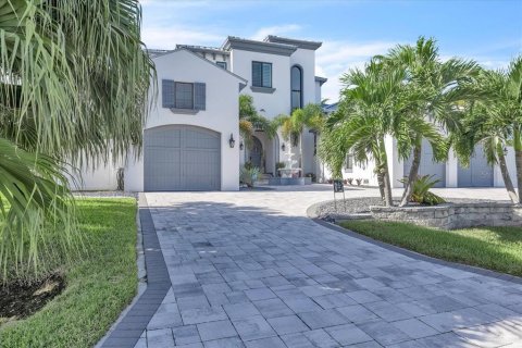 Villa ou maison à vendre à Cape Coral, Floride: 5 chambres, 330.92 m2 № 2389439 - photo 3