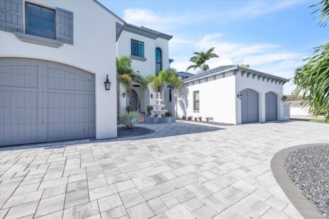 Villa ou maison à vendre à Cape Coral, Floride: 5 chambres, 330.92 m2 № 2389439 - photo 5