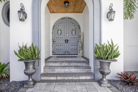 Villa ou maison à vendre à Cape Coral, Floride: 5 chambres, 330.92 m2 № 2389439 - photo 8