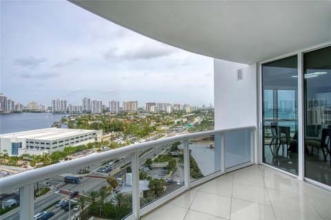 Condominio en venta en Sunny Isles Beach, Florida, 2 dormitorios, 153.2 m2 № 2013248 - foto 14