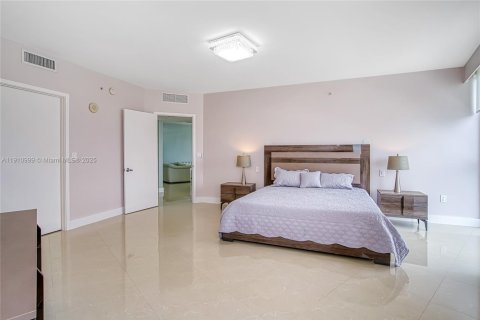 Condominio en venta en Sunny Isles Beach, Florida, 2 dormitorios, 153.2 m2 № 2013248 - foto 17