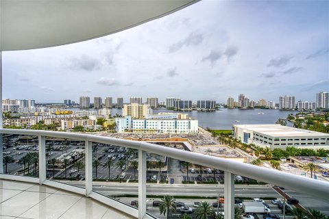 Condominio en venta en Sunny Isles Beach, Florida, 2 dormitorios, 153.2 m2 № 2013248 - foto 13