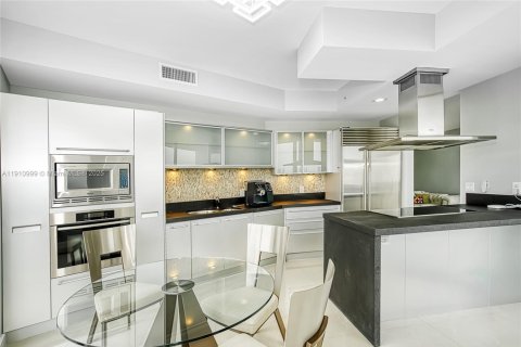 Condominio en venta en Sunny Isles Beach, Florida, 2 dormitorios, 153.2 m2 № 2013248 - foto 9