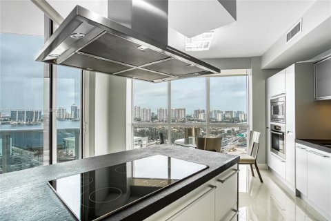 Condominio en venta en Sunny Isles Beach, Florida, 2 dormitorios, 153.2 m2 № 2013248 - foto 8