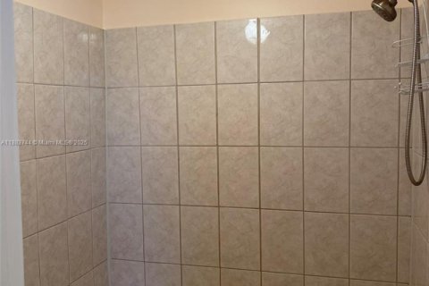 Снять в аренду кондоминиум в Корал-Спрингс, Флорида 2 спальни, 100.33м2, № 1930463 - фото 18