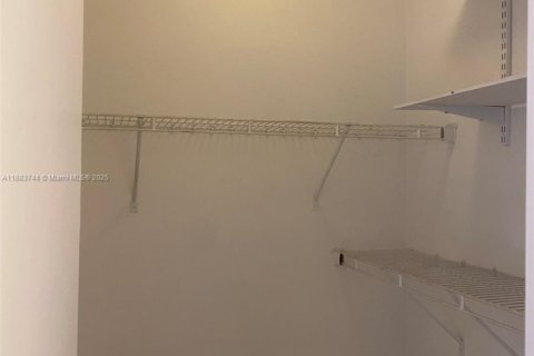 Снять в аренду кондоминиум в Корал-Спрингс, Флорида 2 спальни, 100.33м2, № 1930463 - фото 16