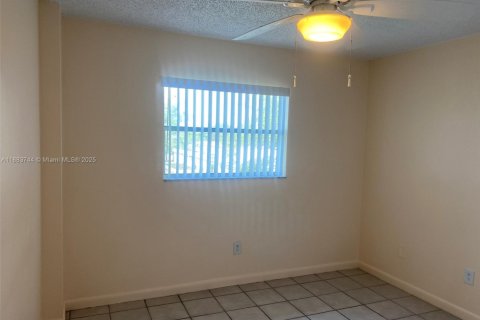 Снять в аренду кондоминиум в Корал-Спрингс, Флорида 2 спальни, 100.33м2, № 1930463 - фото 12