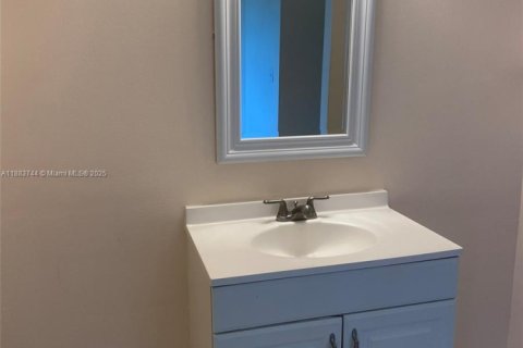 Снять в аренду кондоминиум в Корал-Спрингс, Флорида 2 спальни, 100.33м2, № 1930463 - фото 17