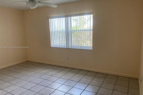 Снять в аренду кондоминиум в Корал-Спрингс, Флорида 2 спальни, 100.33м2, № 1930463 - фото 14