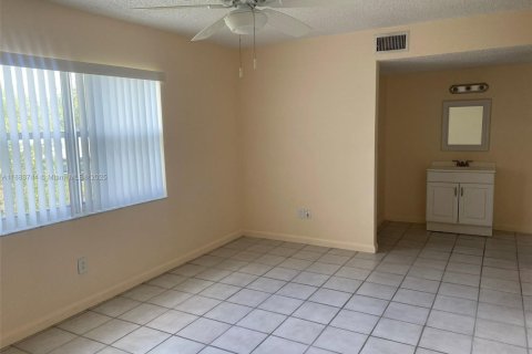 Снять в аренду кондоминиум в Корал-Спрингс, Флорида 2 спальни, 100.33м2, № 1930463 - фото 15