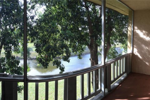 Снять в аренду кондоминиум в Корал-Спрингс, Флорида 2 спальни, 100.33м2, № 1930463 - фото 21