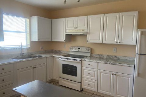 Снять в аренду кондоминиум в Корал-Спрингс, Флорида 2 спальни, 100.33м2, № 1930463 - фото 3