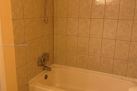 Снять в аренду кондоминиум в Корал-Спрингс, Флорида 2 спальни, 100.33м2, № 1930463 - фото 10