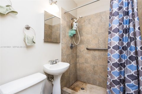 Купить виллу или дом в Норт-Майами-Бич, Флорида 4 спальни, 133.97м2, № 1983805 - фото 13