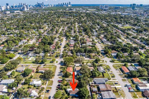 Купить виллу или дом в Норт-Майами-Бич, Флорида 4 спальни, 133.97м2, № 1983805 - фото 29