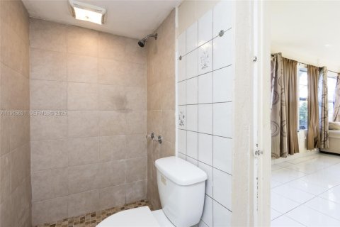 Купить виллу или дом в Норт-Майами-Бич, Флорида 4 спальни, 133.97м2, № 1983805 - фото 19