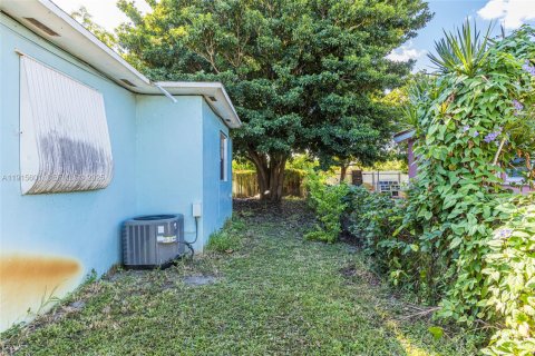 Купить виллу или дом в Норт-Майами-Бич, Флорида 4 спальни, 133.97м2, № 1983805 - фото 25