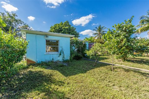 Купить виллу или дом в Норт-Майами-Бич, Флорида 4 спальни, 133.97м2, № 1983805 - фото 27