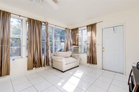 Купить виллу или дом в Норт-Майами-Бич, Флорида 4 спальни, 133.97м2, № 1983805 - фото 2