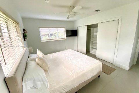 House in Hollywood, Florida 3 bedrooms, 176.61 sq.m. № 1854885 - photo 8