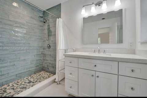House in Hollywood, Florida 3 bedrooms, 176.61 sq.m. № 1854885 - photo 11