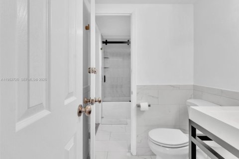 Condominio en alquiler en Miami Beach, Florida, 2 dormitorios, 98.85 m2 № 2024103 - foto 8