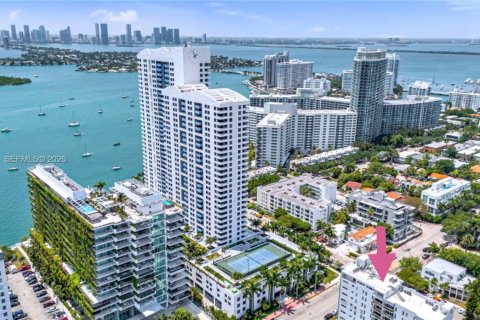Condominio en Miami Beach, Florida, 2 dormitorios  № 2024103