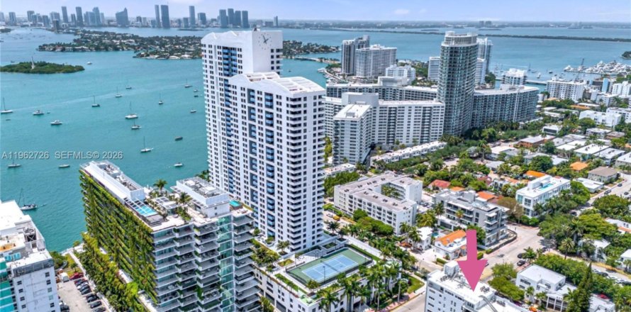 Condominio en Miami Beach, Florida, 2 dormitorios  № 2024103