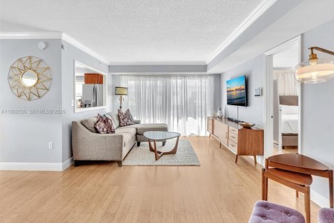 Condominio en alquiler en Miami Beach, Florida, 2 dormitorios, 98.85 m2 № 2024103 - foto 12