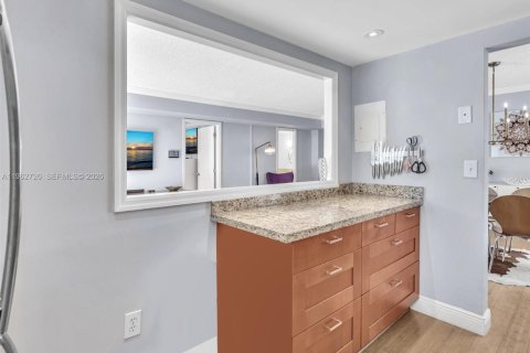 Condominio en alquiler en Miami Beach, Florida, 2 dormitorios, 98.85 m2 № 2024103 - foto 20