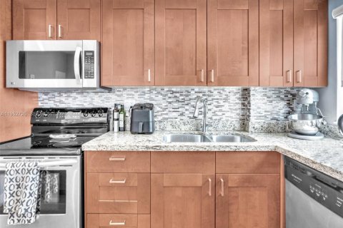 Condominio en alquiler en Miami Beach, Florida, 2 dormitorios, 98.85 m2 № 2024103 - foto 23