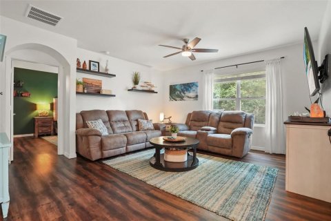 House in Deltona, Florida 4 bedrooms, 170.01 sq.m. № 2157882 - photo 22