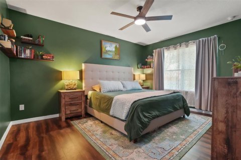 House in Deltona, Florida 4 bedrooms, 170.01 sq.m. № 2157882 - photo 23