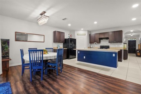 House in Deltona, Florida 4 bedrooms, 170.01 sq.m. № 2157882 - photo 17
