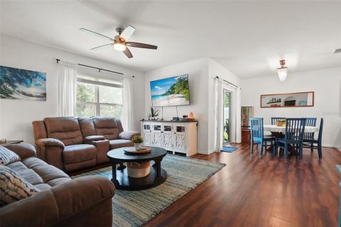 House in Deltona, Florida 4 bedrooms, 170.01 sq.m. № 2157882 - photo 20