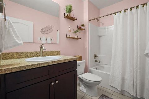 House in Deltona, Florida 4 bedrooms, 170.01 sq.m. № 2157882 - photo 8