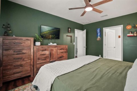 House in Deltona, Florida 4 bedrooms, 170.01 sq.m. № 2157882 - photo 24