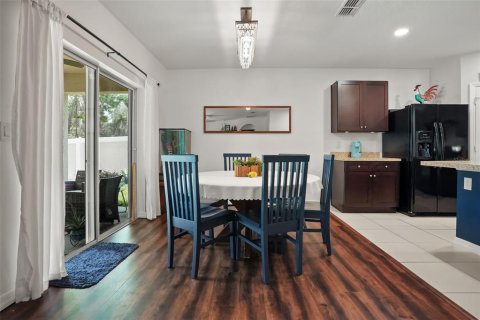 House in Deltona, Florida 4 bedrooms, 170.01 sq.m. № 2157882 - photo 18
